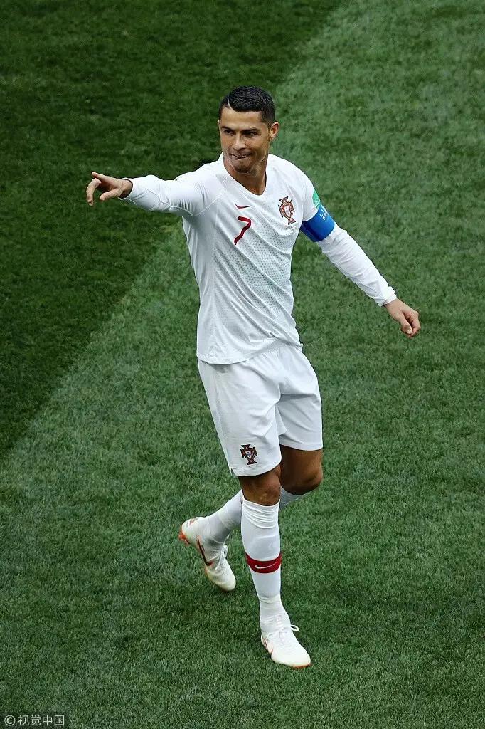 足球界颜值天花板c罗,足坛上c罗为兄弟出头的时刻