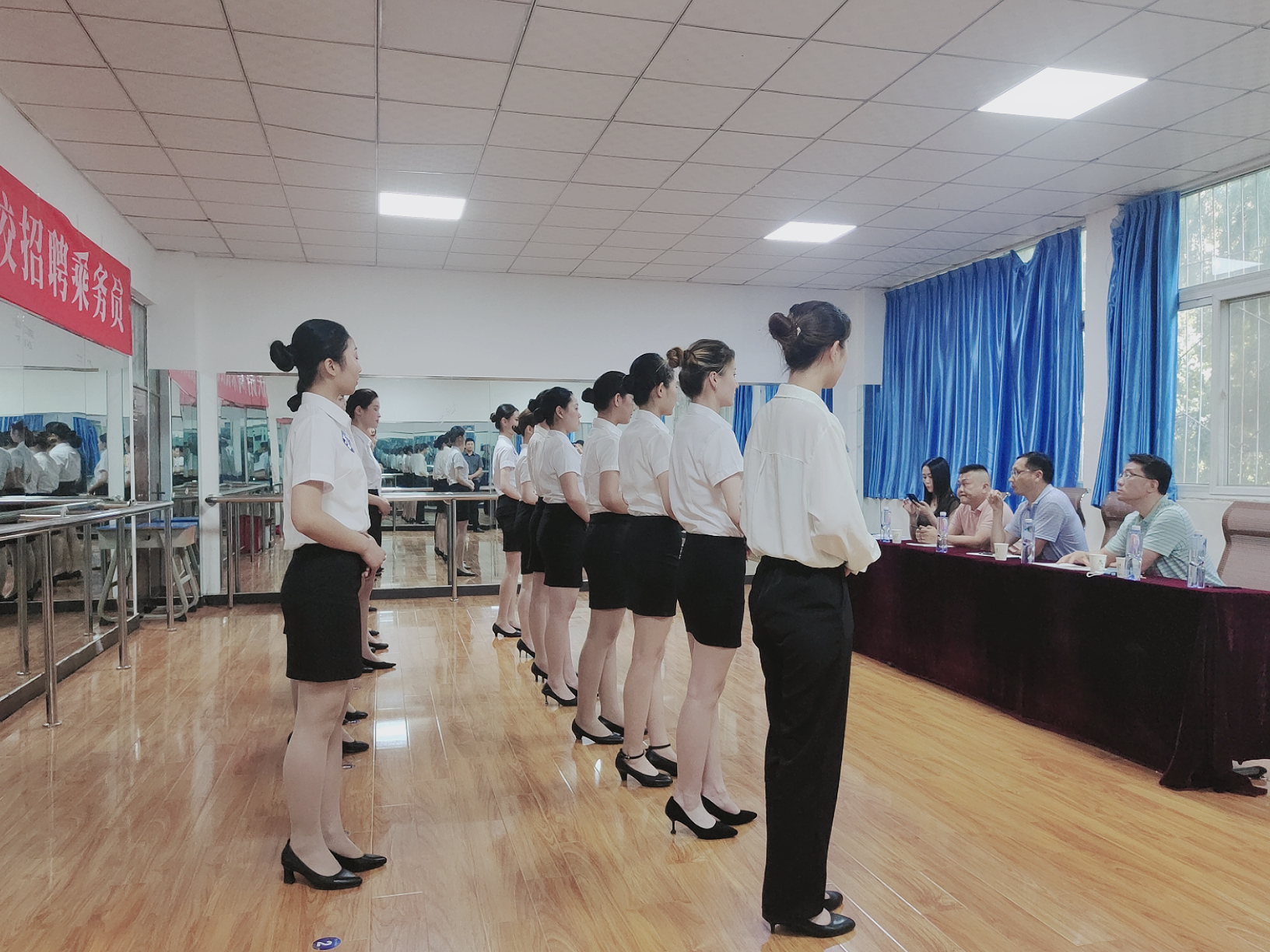 空乘面试规矩男生,空乘面试技巧100例