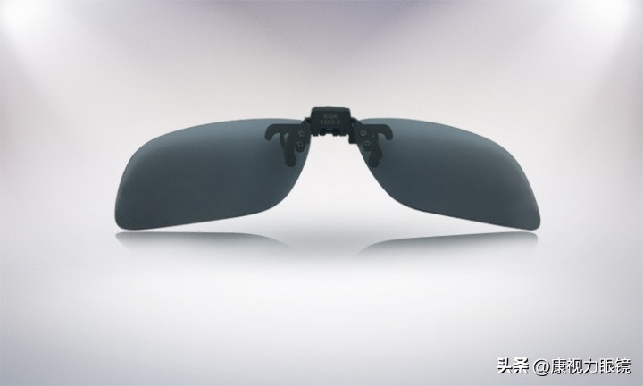 磁吸偏光近视镜和变色镜片哪个好,偏光眼镜镜片染色