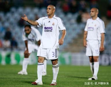 罗伯特卡洛斯吓坏人墙,罗伯特卡洛斯踢晕人墙