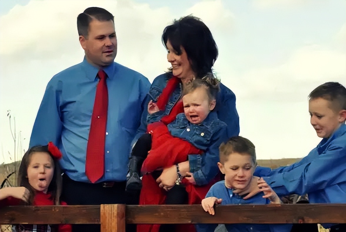 全家福摆拍失败搞笑视频,网友晒出的全家福引围观