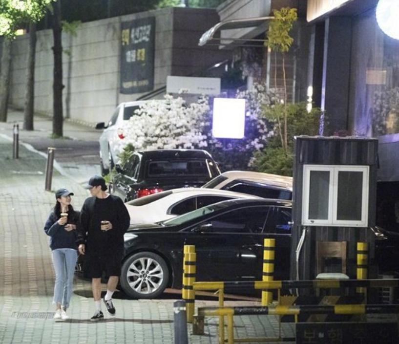 长了一张干净贵气又有书卷气的脸,长得风流倜傥情史干净的男明星