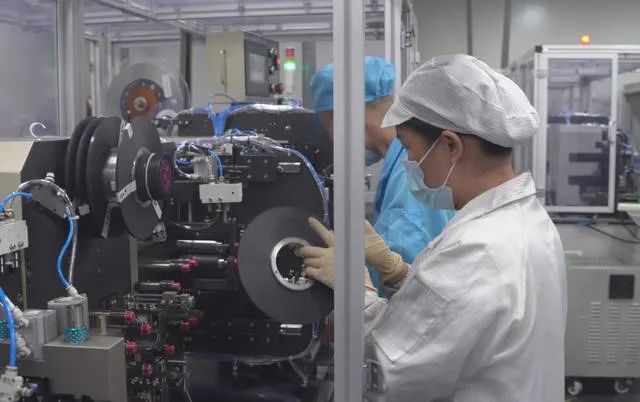 另类中国制造：全球95%*子烟电**中国生产：万宝路输给了“华强北”