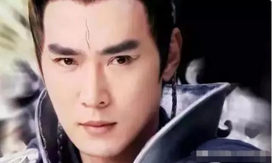 年轻时帅炸天的8位男星，中年后，有人胖快200斤，有人秃成地中海