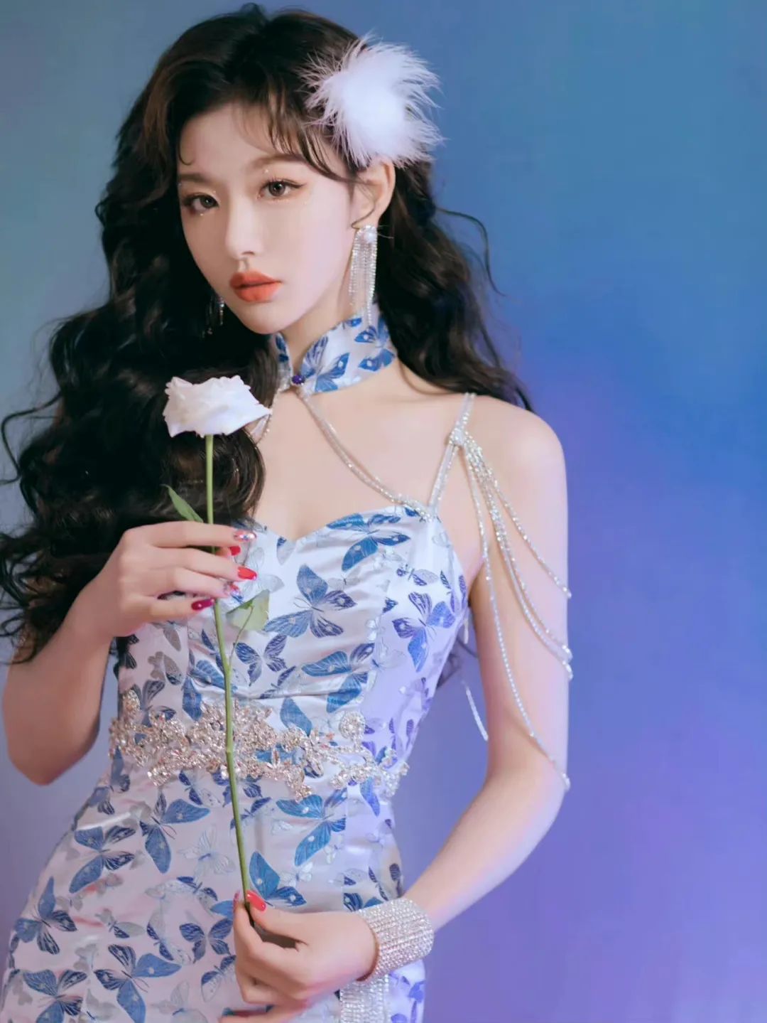 欧阳娜娜、杨超越争着蹭热度的新顶流，原来长这样