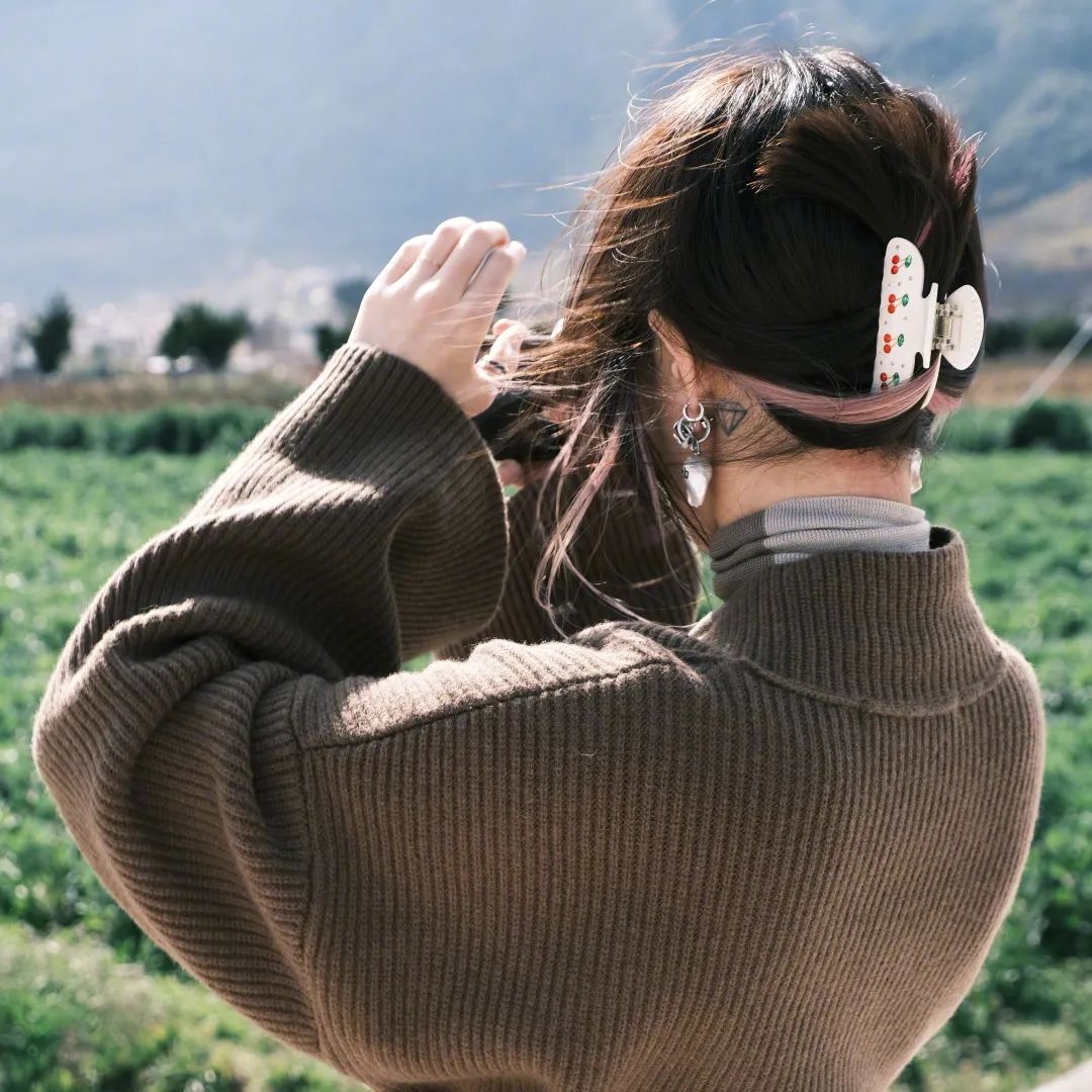 新年流行这4款扎发谁扎谁美,适合直头发的新年扎发