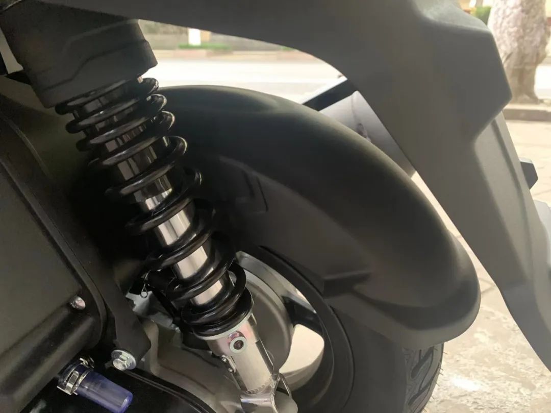 豪爵虎鲨vx125真实测评,豪爵虎鲨vx125和铃木ue125买哪个好