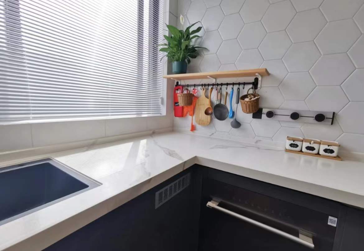 厨房台面岩板好还是石英石好,厨房台面用石英石好还是用岩板好