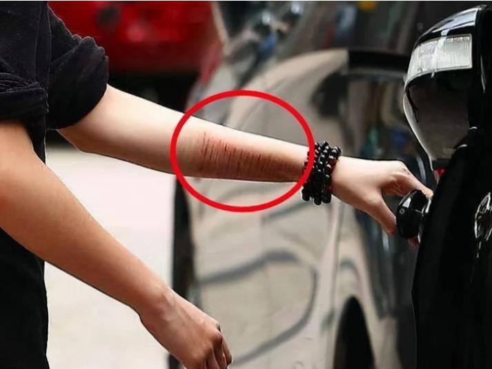 “异类”星二代，顶着父母光环却不务正业，违法被捕、同性结婚