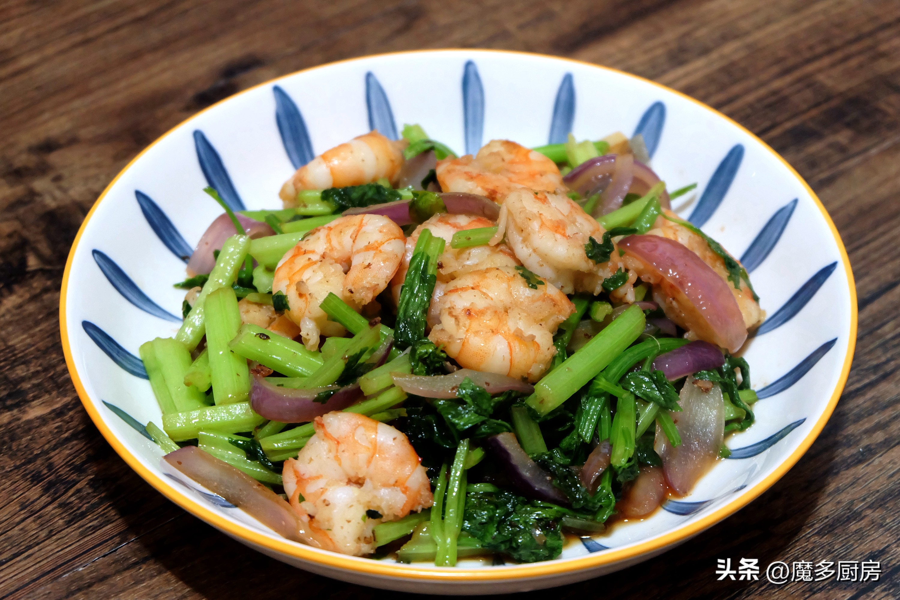 虾洋葱芹菜青椒一起炒,虾仁香芹洋葱做法