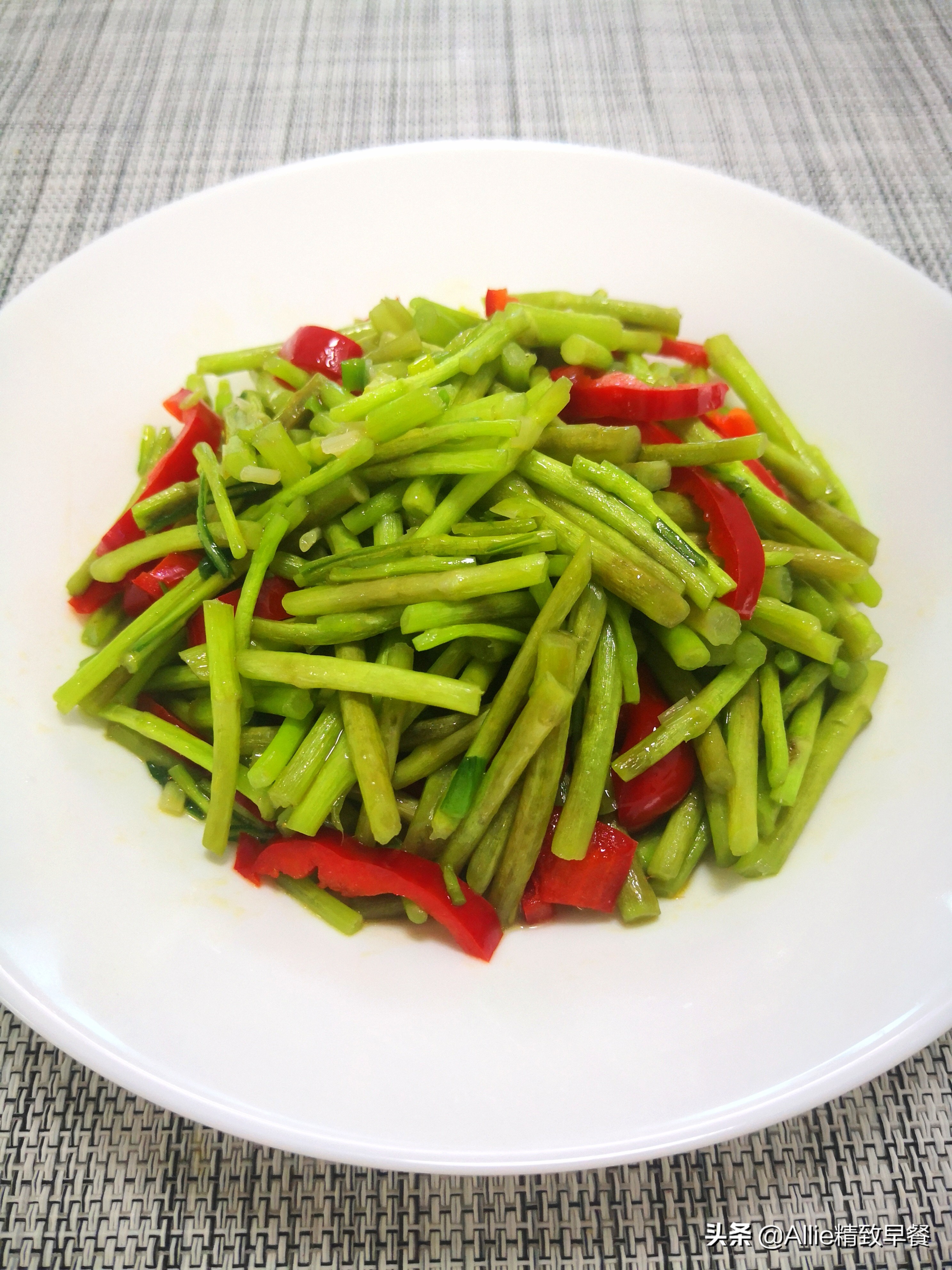 脆皮烤鸡做法烤箱教程,在家就能做的爆汁脆皮烤鸡