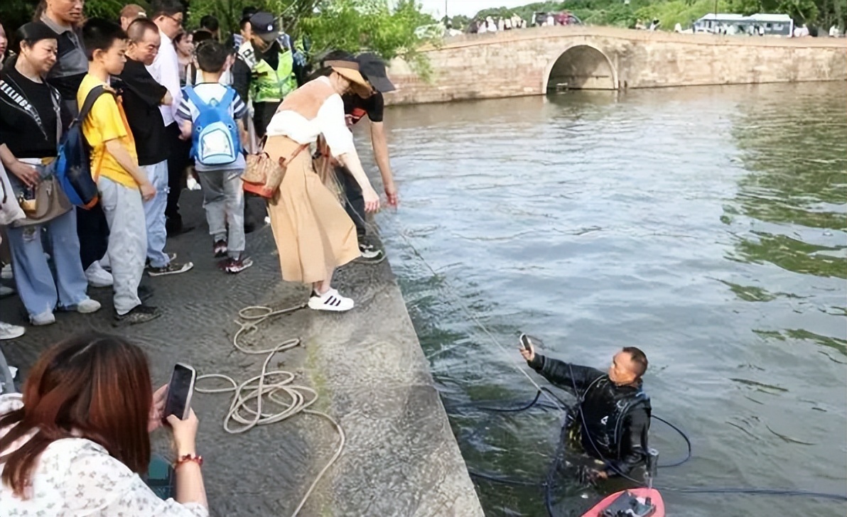 五一假期“捞手机”日入万元，这钱真好赚