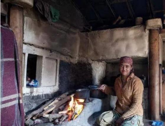 印度女子同时嫁给五兄弟的后人,21岁女子与印度5个兄弟结婚