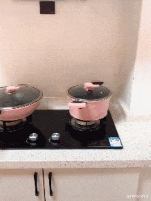 女生夏天穿靴子脚不臭吗,女生的脚和男生的脚哪个臭