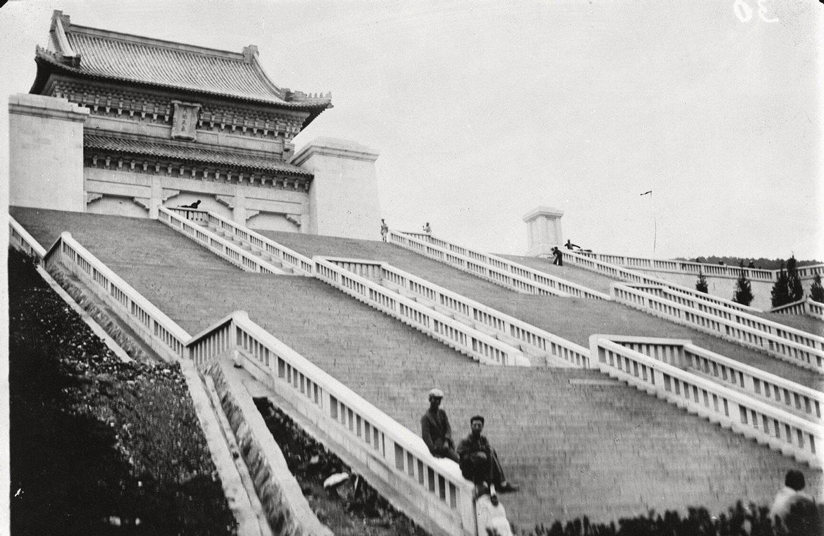 日军日记：男人饿倒在地，为了救他，我将他妻子的乳房割给他吃!