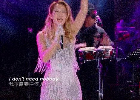 歌后李玟自杀，天生腿疾、丈夫出轨，脑死亡后母亲仍不放弃救治