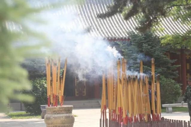 大年初一祭祖不忘本,老传统初一