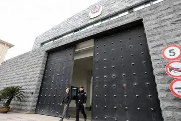 风流少妇嫌丈夫不行，公然*引勾**邻居，结果酿成*门惨灭**案