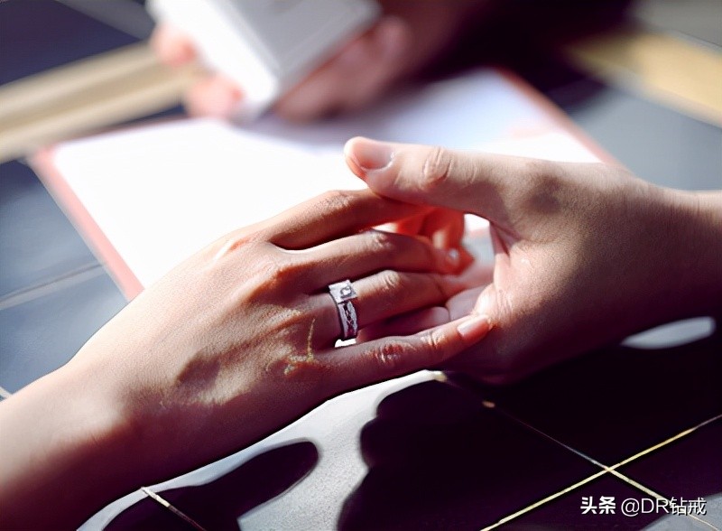 钻戒真假鉴定最简单方法,钻戒鉴定最简单的方法图解