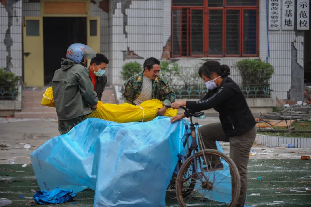 汶川地震13周年这些画面让人泪目,汶川地震感人图片含泪整理