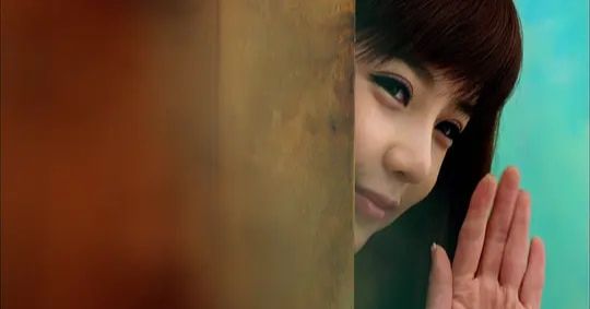 她曾比Lisa还火爆，却因服用“禁药”被*制抵**，如今宛如“充气人”