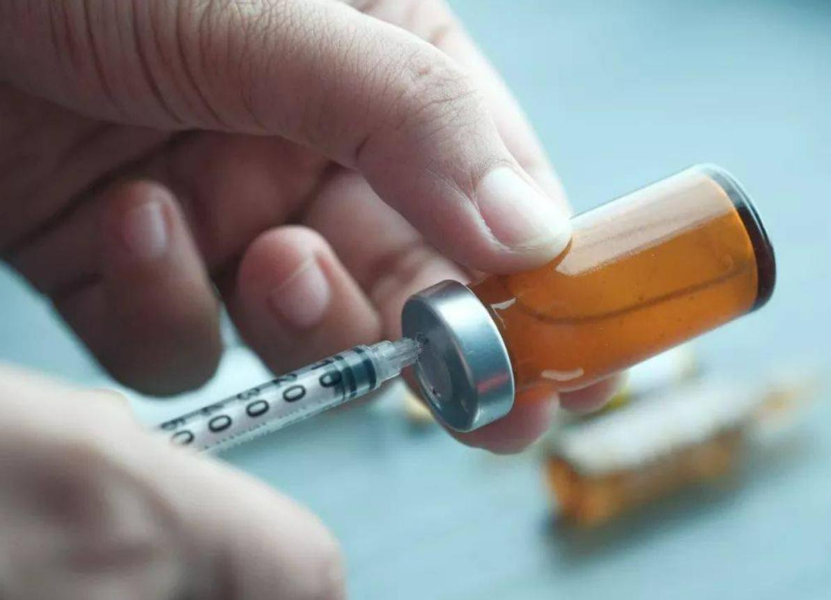 祸害女性的“液体快乐丸”多可怕？“听话水”为何会让人乖乖听话