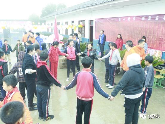 创盈芯集团联合“IN19”家族走进贵州助学送爱心