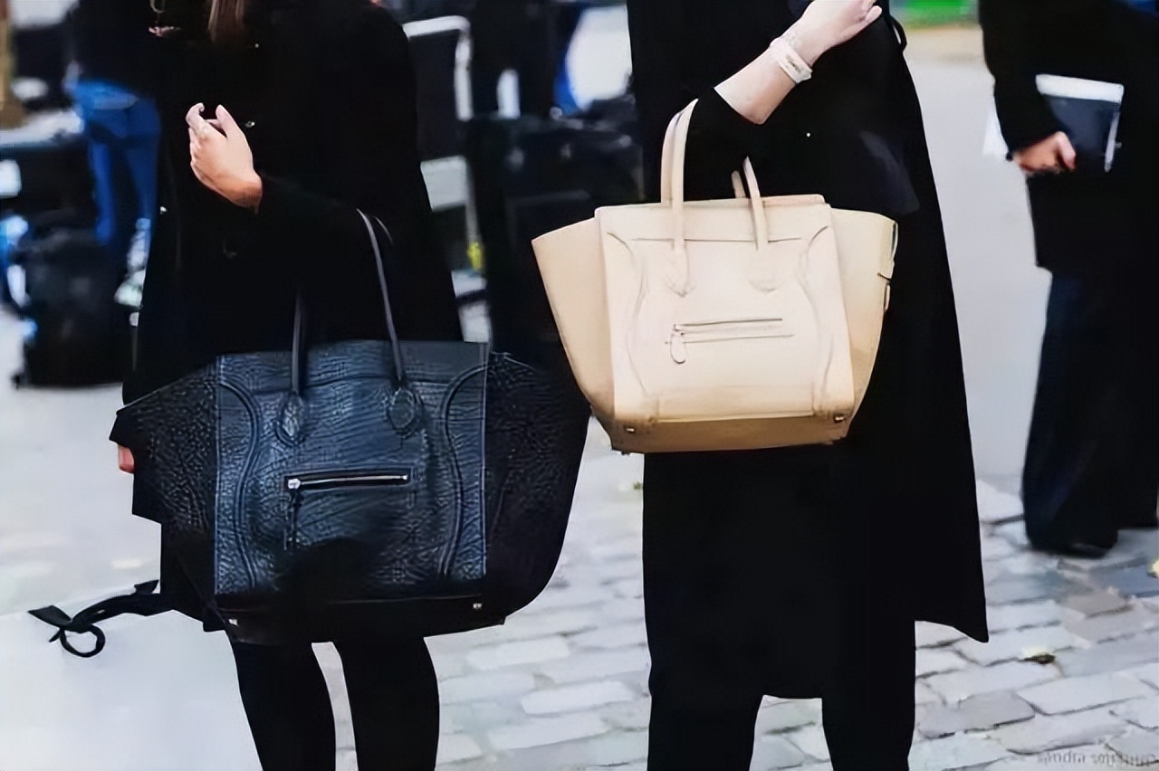 宝妈收到包包痛哭,宝妈因为几十块钱哭