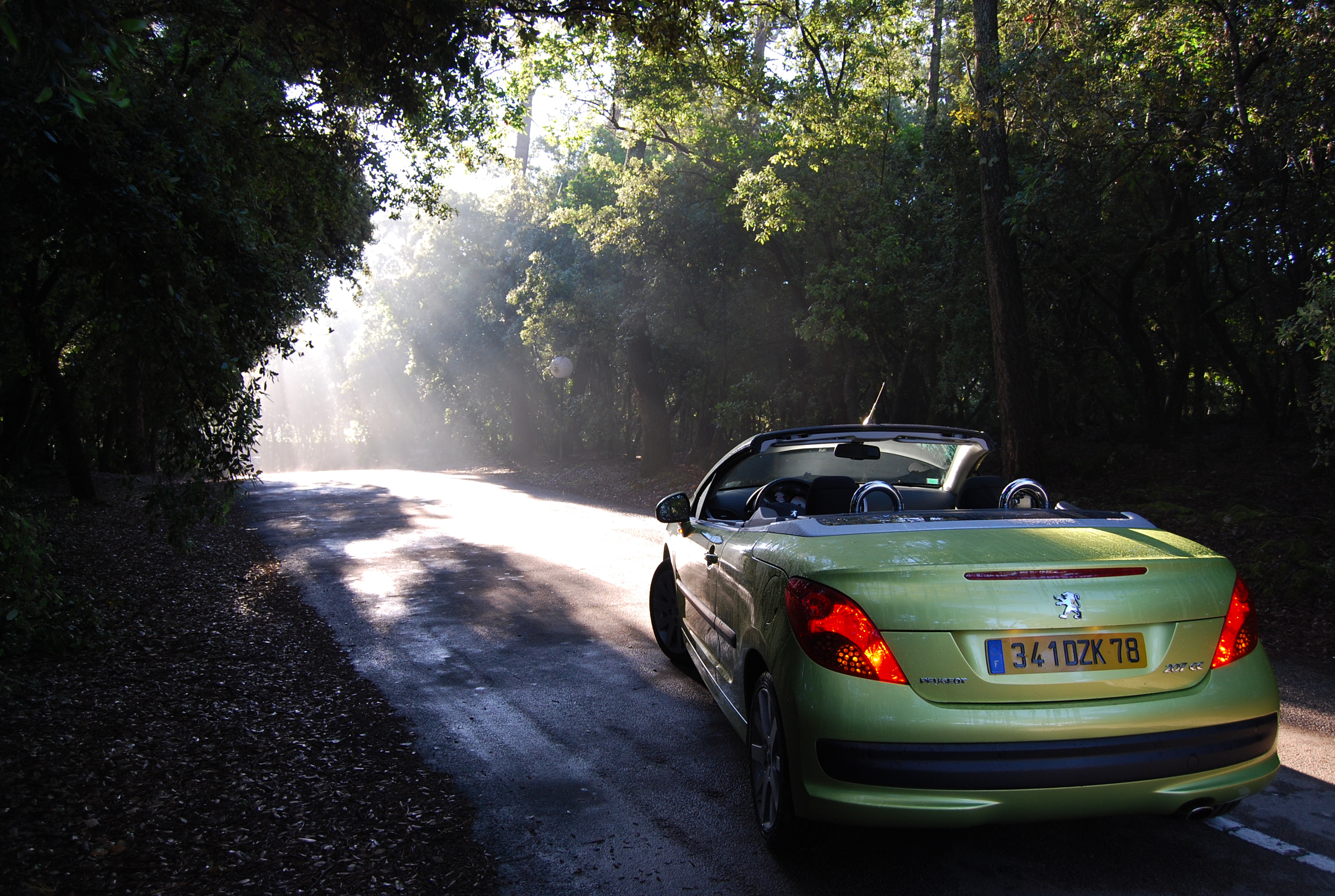 标致207赛道比赛,我们在巴黎拍的视频