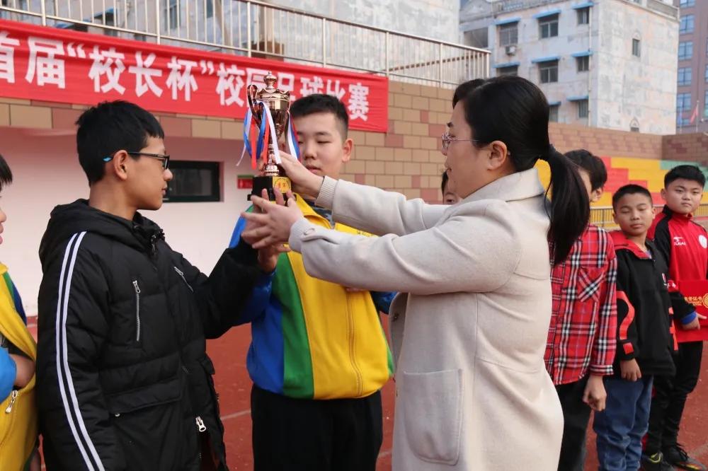 龙泉中心小学足球比赛,龙泉小学校长杯足球比赛