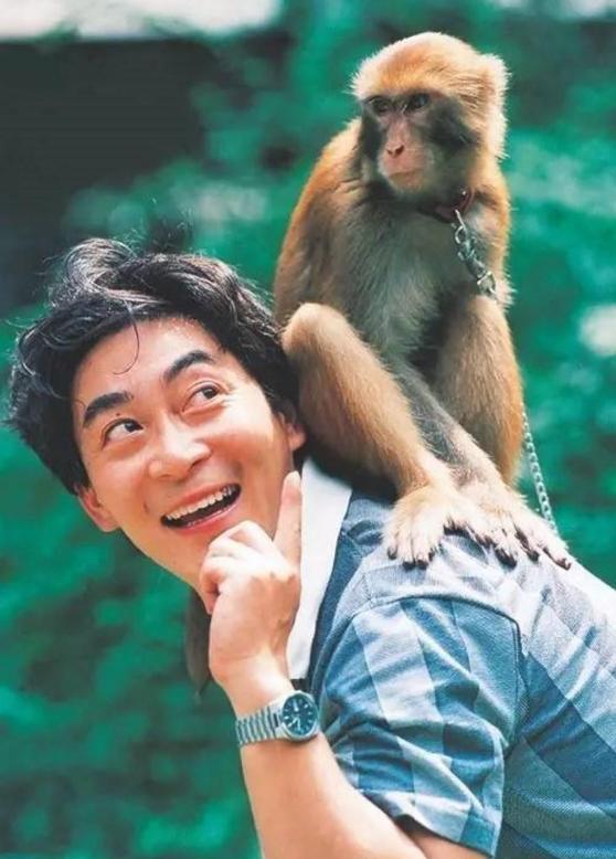 六小龄童哭灵,六小龄童送别大师兄