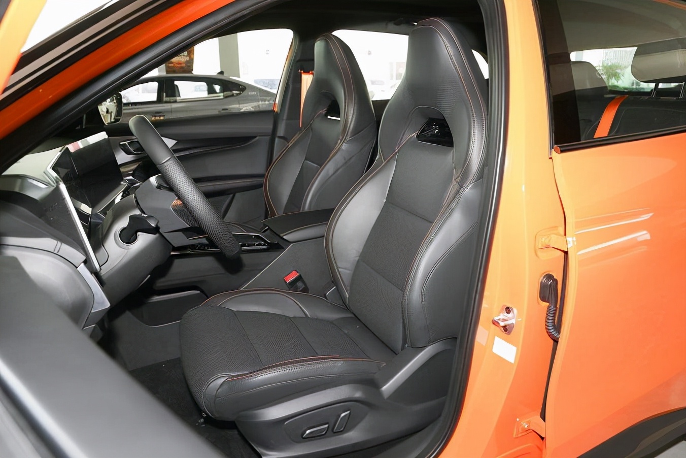 名爵mgone实测油耗,181马力百公里油耗