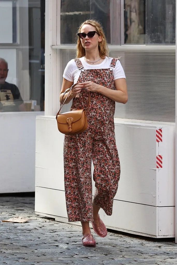 穿人字拖穿出女神范儿,穿人字拖的小姐姐