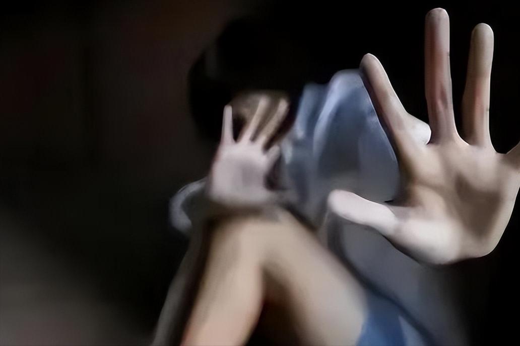 四川丈夫打死妻子的真实事件,女子半夜回家发现丈夫已经被害