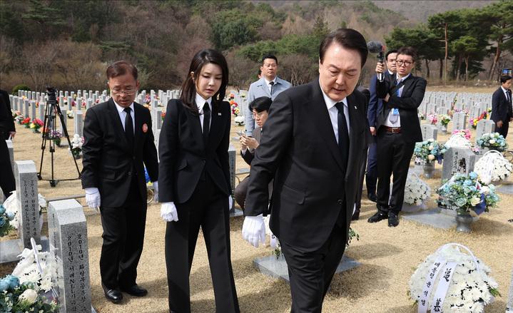 韩第一夫人,韩第一夫人罕见亮相