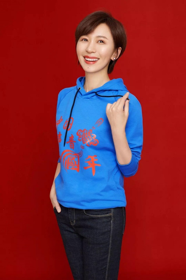 欧阳夏丹主持新闻联播康辉,陪伴欧阳夏丹