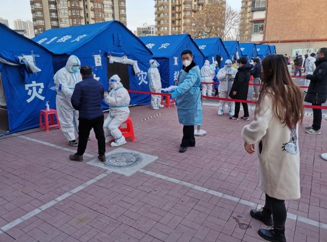 一条求助信息从“封控区”微信群发出之后