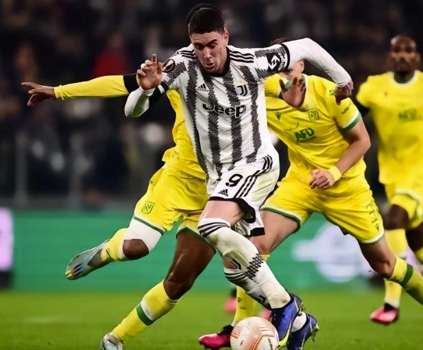 2022欧协联决赛正式比赛足球,3月17日欧联杯赛事分析