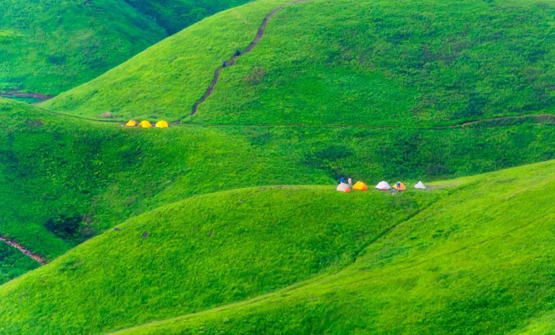 哪些适合发朋友圈的绝美诗词,形容人美的不可方物的诗词