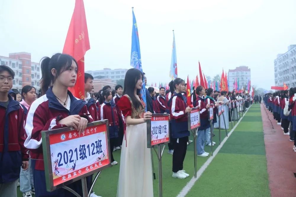 李中学子多矫健运动场上展英姿—李渡中学第四十届田径运动会纪实