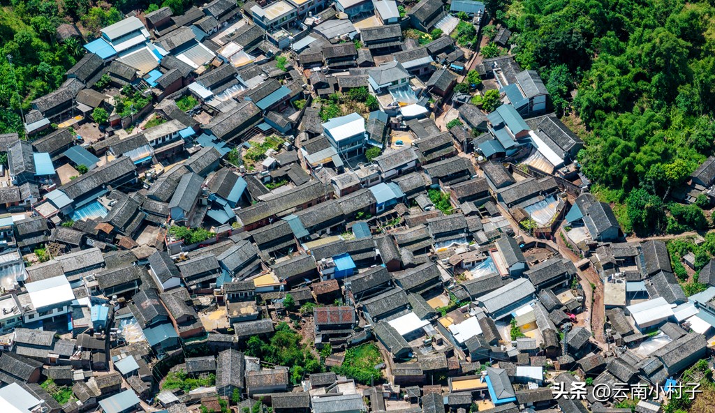 云南古盐井在哪里,诺邓盐井产于哪个地层