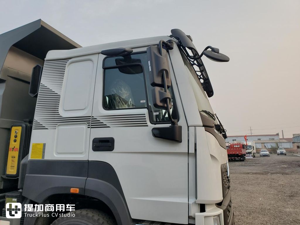 重汽成商造豪沃v7-x新能源车亮相,外国人买中国卡车