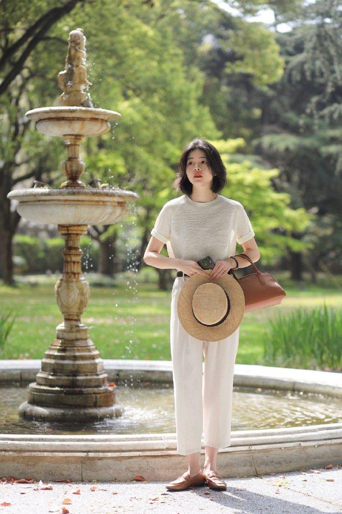 一条小黑裤搞定秋冬100种时髦搭配,小黑裤如何穿搭才能穿出大牌感