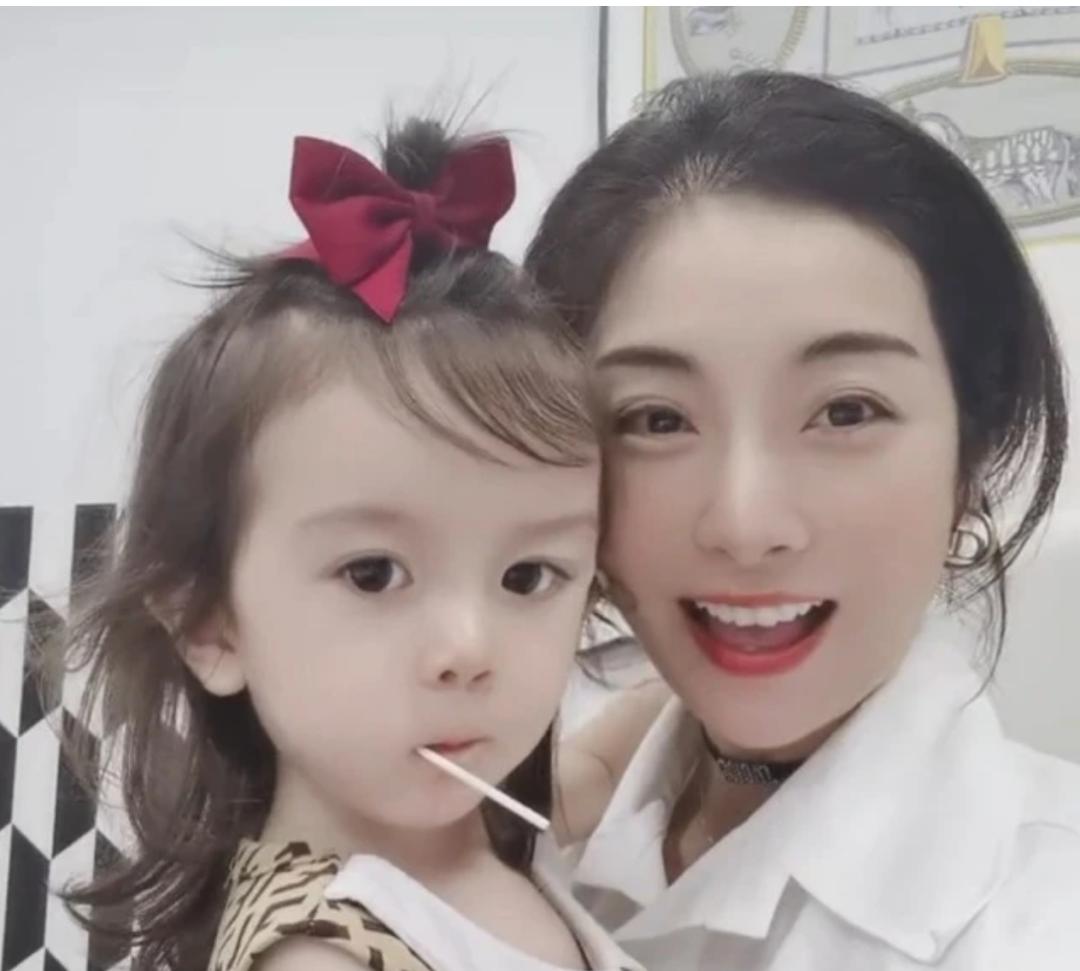 叶海洋的混血女儿现在多大了,生五国混血的单亲妈妈叶海洋