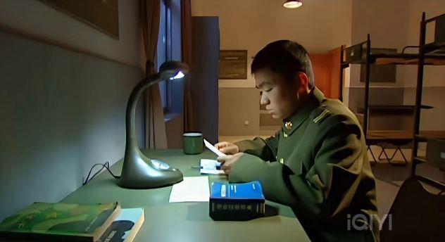 史班长和许三多离别时照片,为什么许三多把史班长挤走了