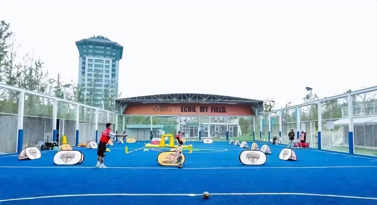 “挤”出来嵌入式球场,萧山人的足球梦