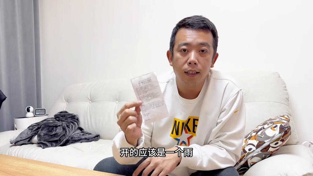 路虎发现运动前挡风玻璃修复,路虎发现4前挡风玻璃怎么拆