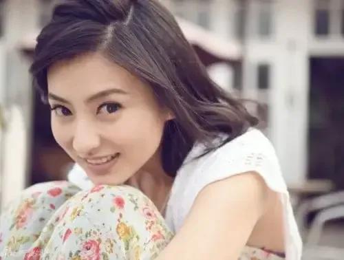 “阳了”的明星们，有人看不懂抗原，有人用纸尿裤，她洗澡就好了