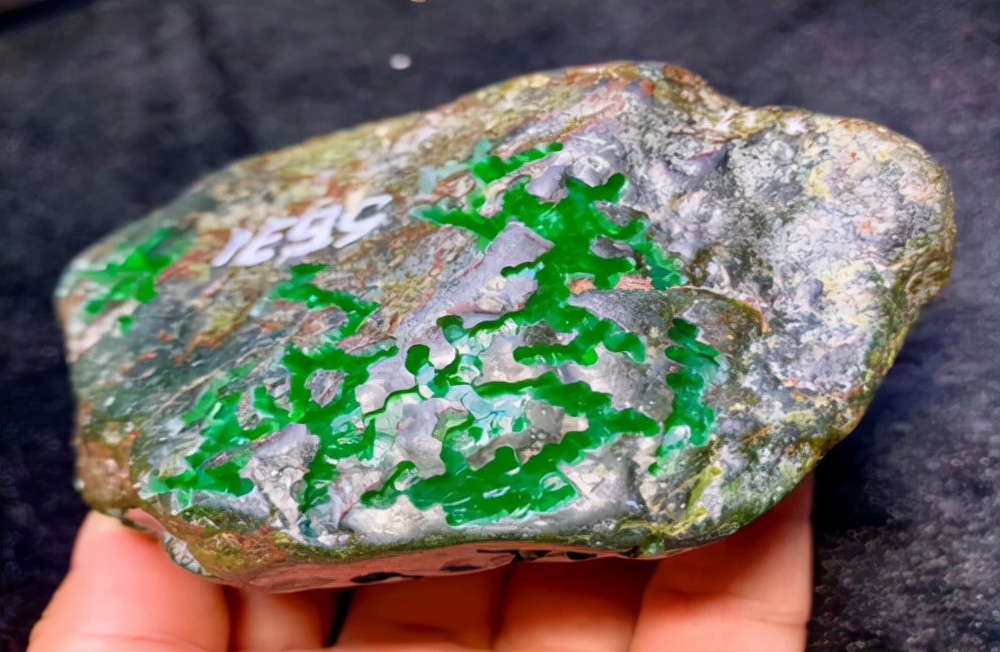 315翡翠直播购买原石*局骗**曝光，虚假宣传怎么退款？