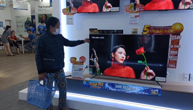 越南媳妇远嫁广西农村，丈夫没房没车没钱，丈母娘借钱还给买房